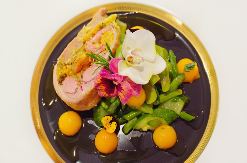 Agnello di Pasqua sotto la campana. Agnello di Pasqua sotto la campana.